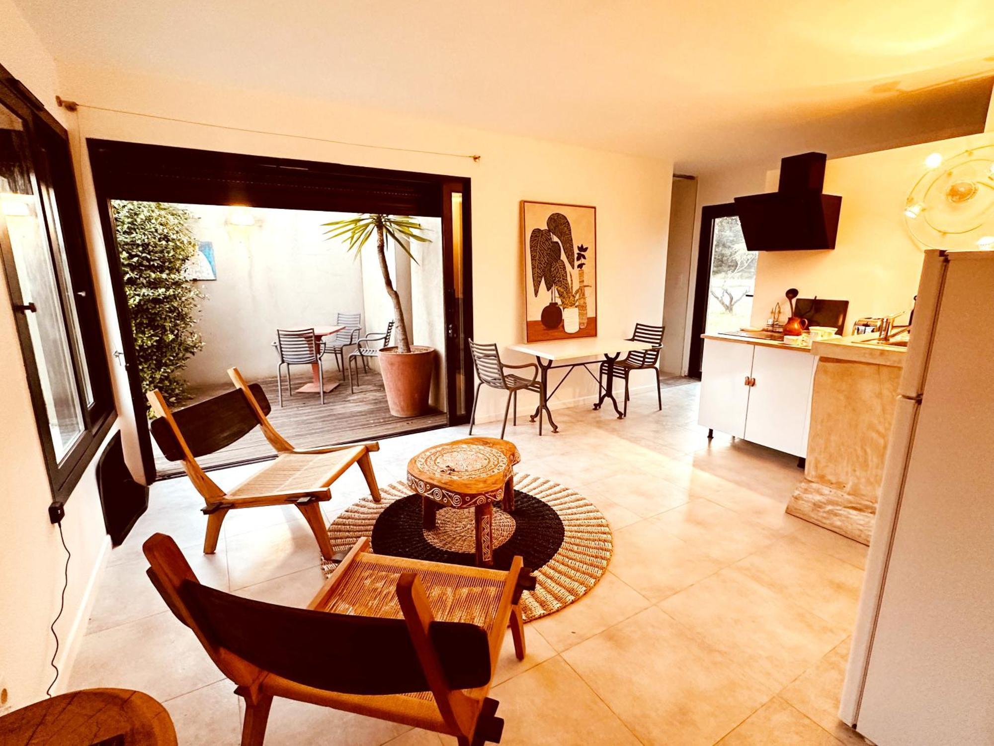 Les Madones Apartment Ним Екстериор снимка