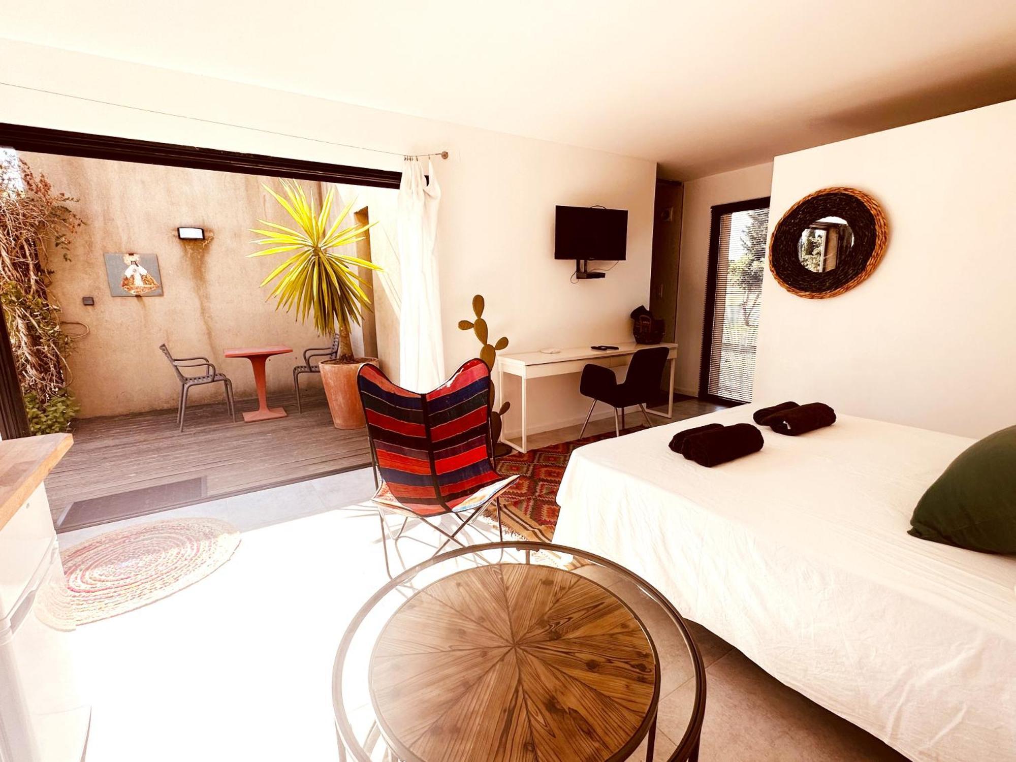 Les Madones Apartment Ним Екстериор снимка