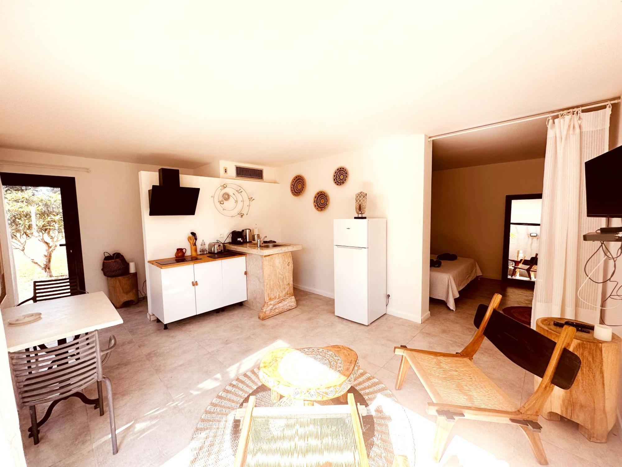 Les Madones Apartment Ним Екстериор снимка
