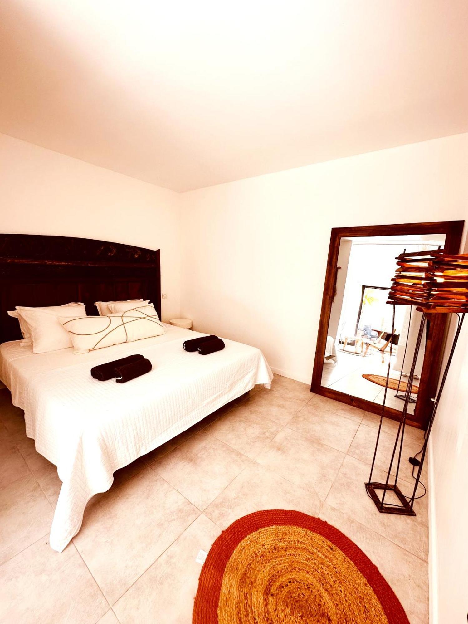 Les Madones Apartment Ним Екстериор снимка